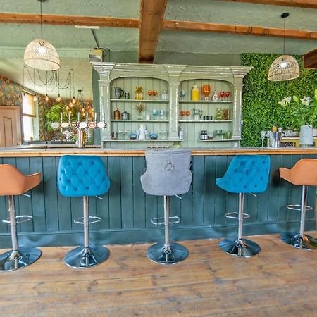 Entire Venue With Accommodation Sleeps Up To 19 - Waterfall Country Escape Wales Coelbren Εξωτερικό φωτογραφία