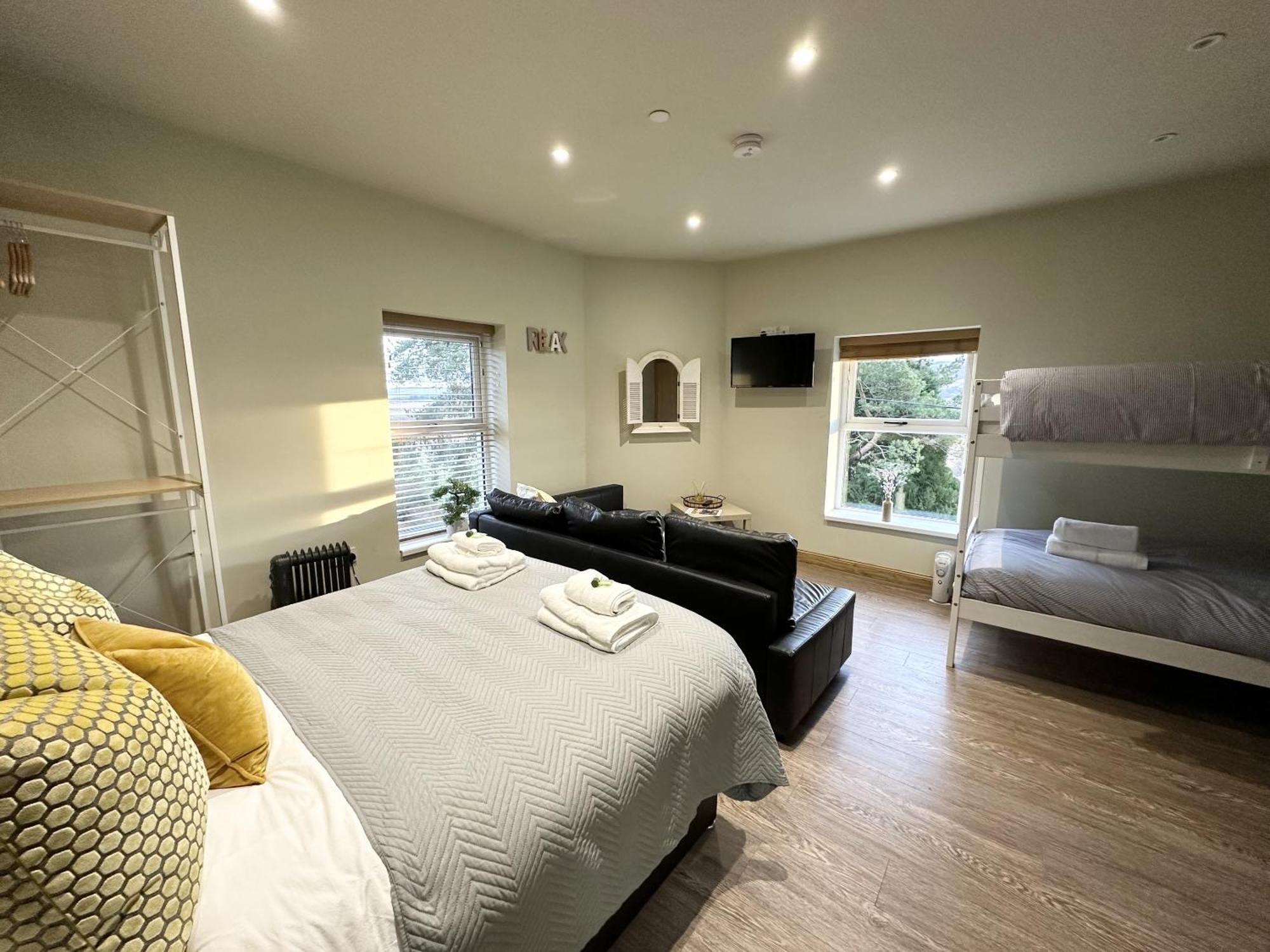 Entire Venue With Accommodation Sleeps Up To 19 - Waterfall Country Escape Wales Coelbren Εξωτερικό φωτογραφία